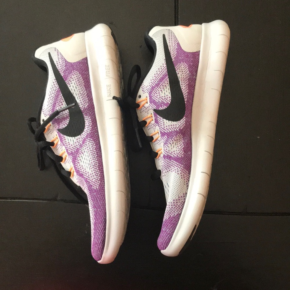 Nike Tennis Shoes - Picture 4 of 6